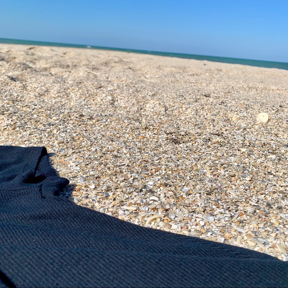 🐚 Navy Hollister Ribbed Lace-up T Shirt 🐚 - Picture 2 of 5